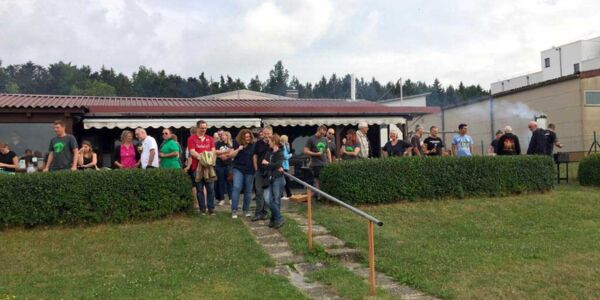 Terasse am Vereinsheim des Aeroclub Dinkelsbühl-Sinbronn EDND