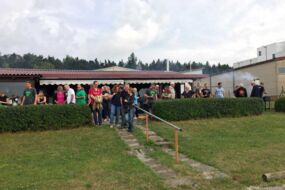 Terasse am Vereinsheim des Aeroclub Dinkelsbühl-Sinbronn EDND